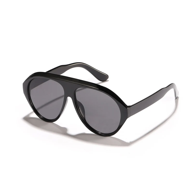 Dame solbrille med markant design og innovativ ramme Luvikno