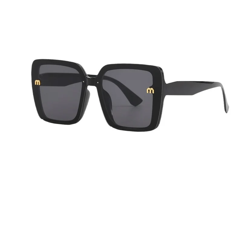 Dame kvadratisk solbrille med elegant ramme Luvikno