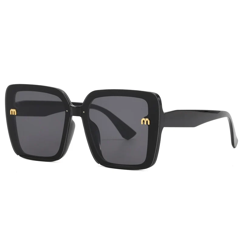 Dame kvadratisk solbrille med elegant ramme Luvikno