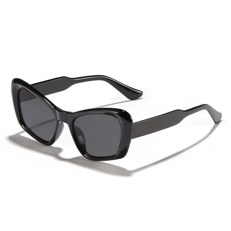 Dame designer solbrille i den gjenkjennelige retro-stilen Luvikno