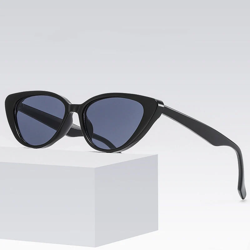 Dame Cat-Eye solbriller med moderne ekstrem ramme Luvikno