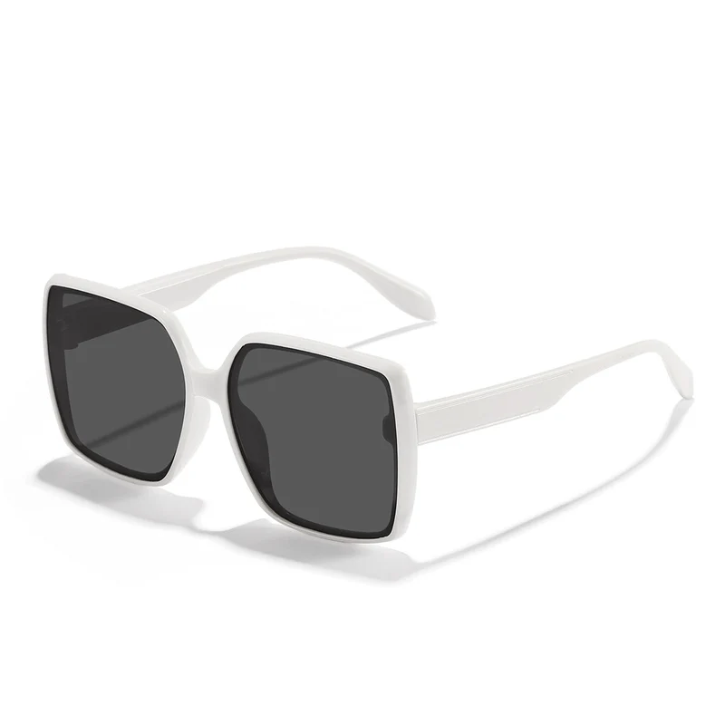 Dame oversized solbrille med moderne kvadratisk ramme og beskyttende glass Luvikno