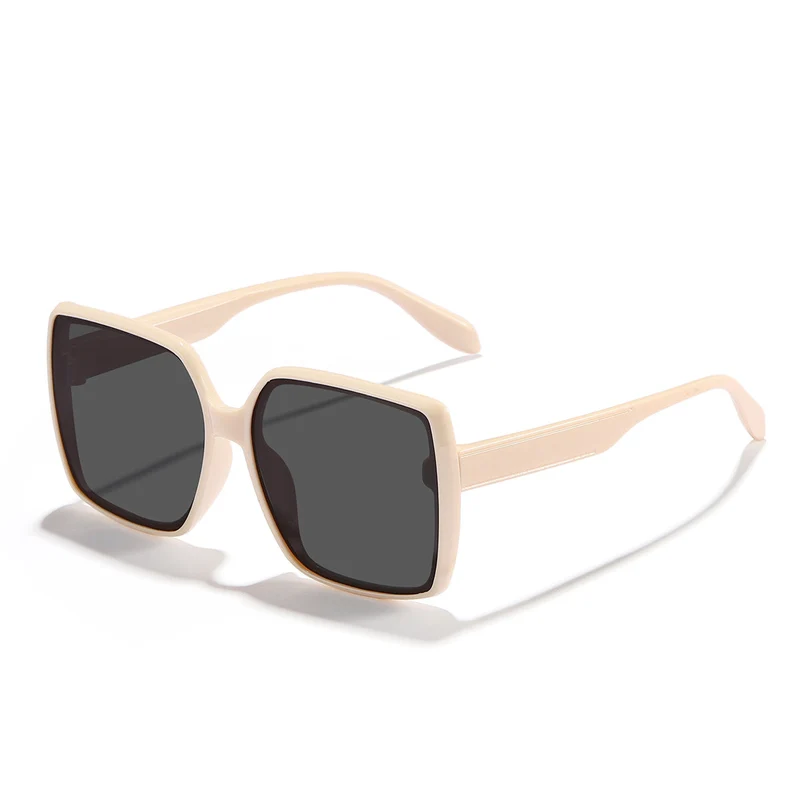 Dame oversized solbrille med moderne kvadratisk ramme og beskyttende glass Luvikno