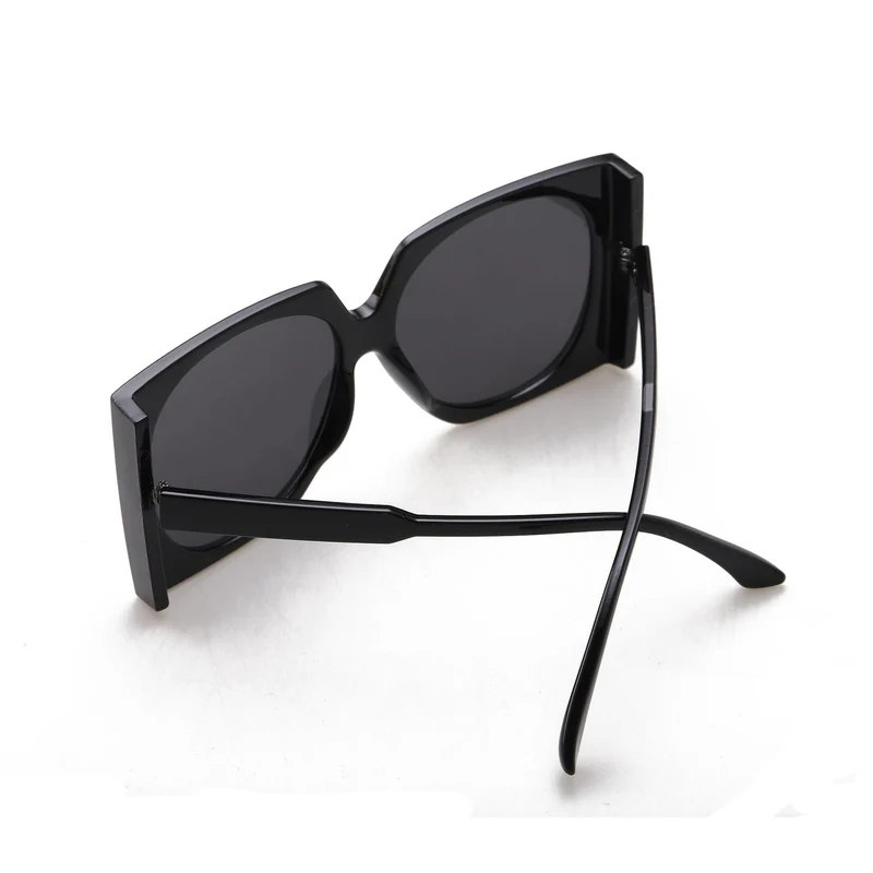 Dame Oversized solbriller i elegant ramme Luvikno
