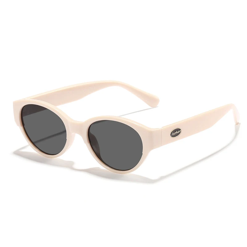 Dame moteriktig solbrille med transparent ramme og ergonomisk design Luvikno