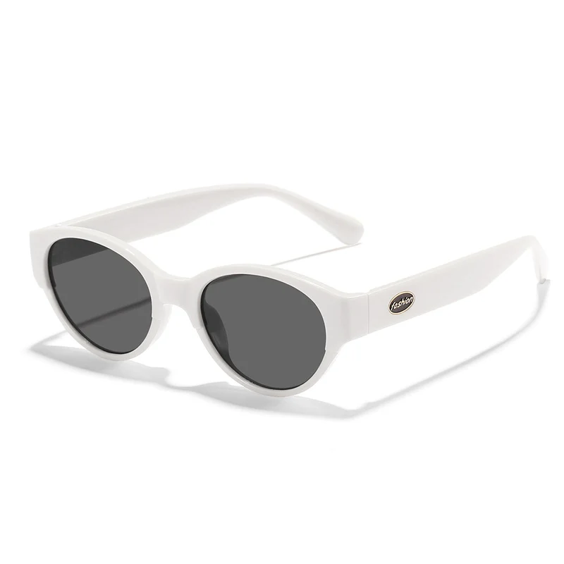 Dame moteriktig solbrille med transparent ramme og ergonomisk design Luvikno