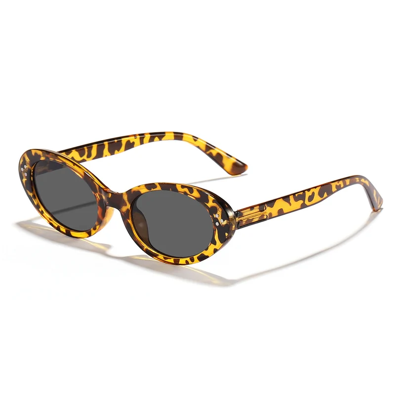 Dame moter solbrille med elegant, oval design Luvikno