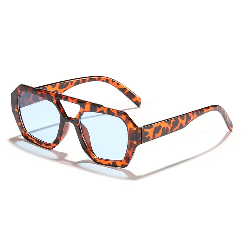 Dame moteriktig solbrille i eksklusiv oktagon-design Luvikno