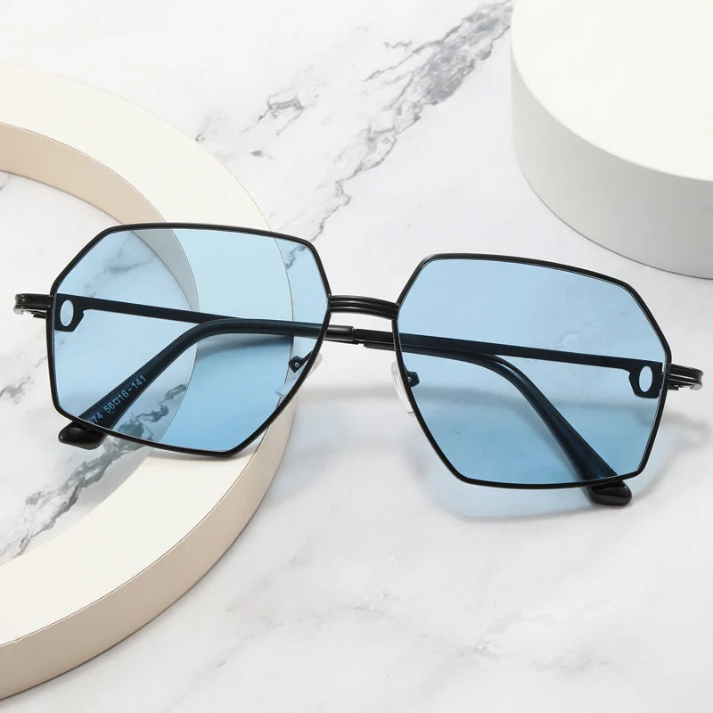 Dame Stilig geometrisk solbrille med edel metallramme Luvikno