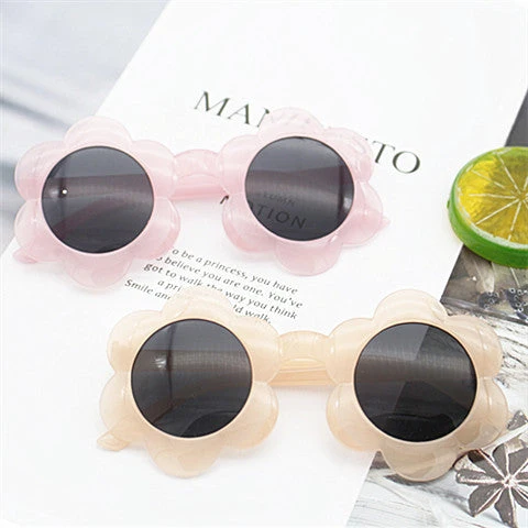 Dame solbrille i leken blomsterdesign Luvikno