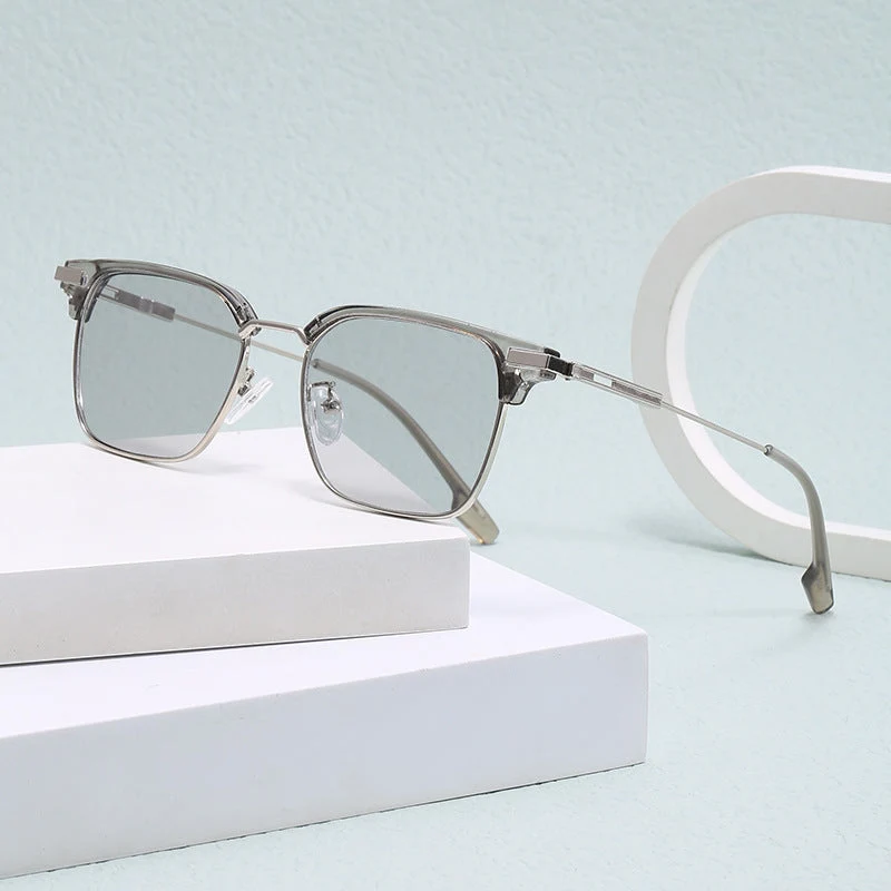 Dame kvadratisk solbrille med lett metallramme og brede stenger Luvikno