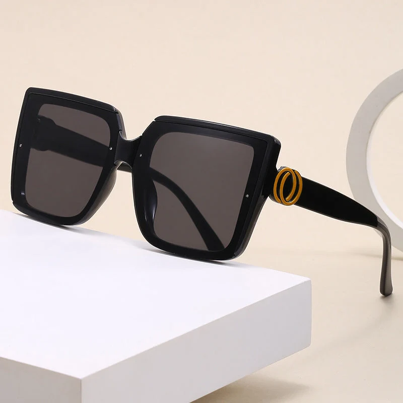 Dame firkantet solbrille med unikt dekkselement Luvikno