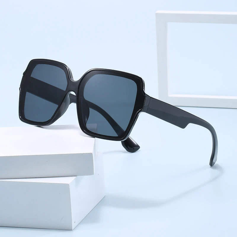 Dame kvadratisk solbrille med unik, stilfull ramme Luvikno