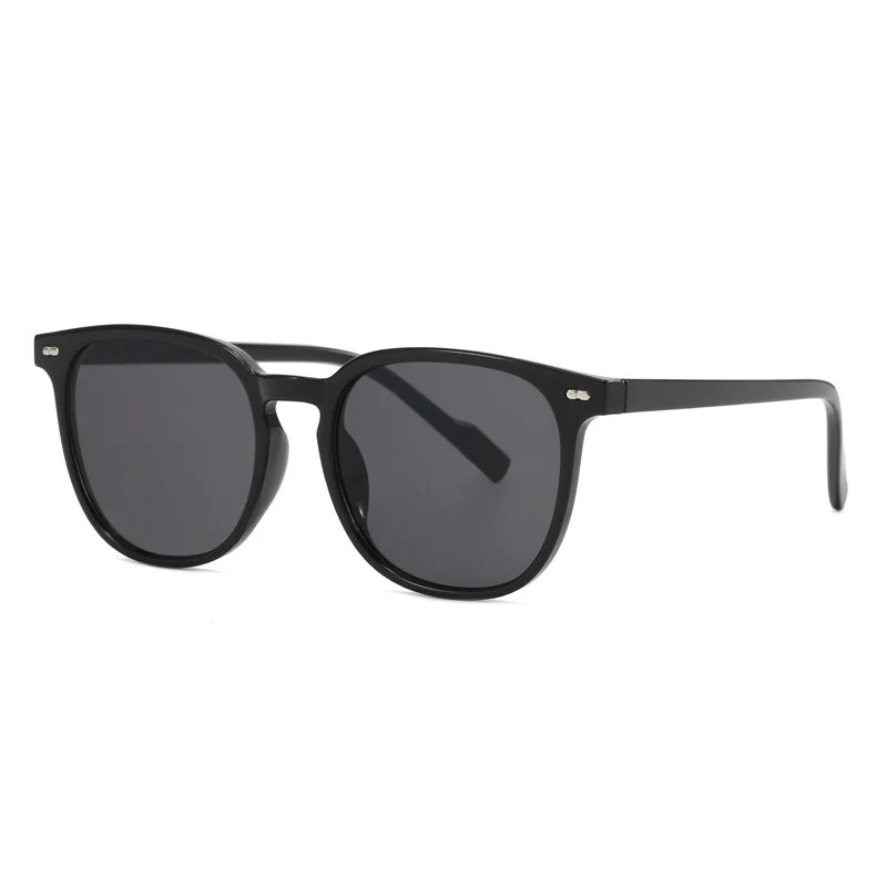 Dame stylish solbrille med transparent ramme og elegant design Luvikno