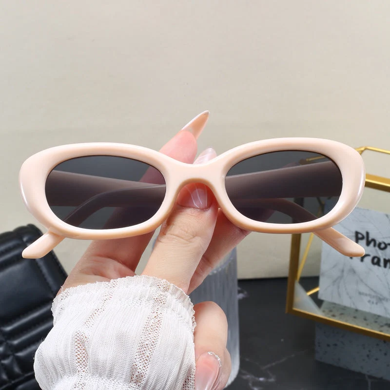 Dame moteriktig solbrille med oval design og UV-beskyttelse Luvikno