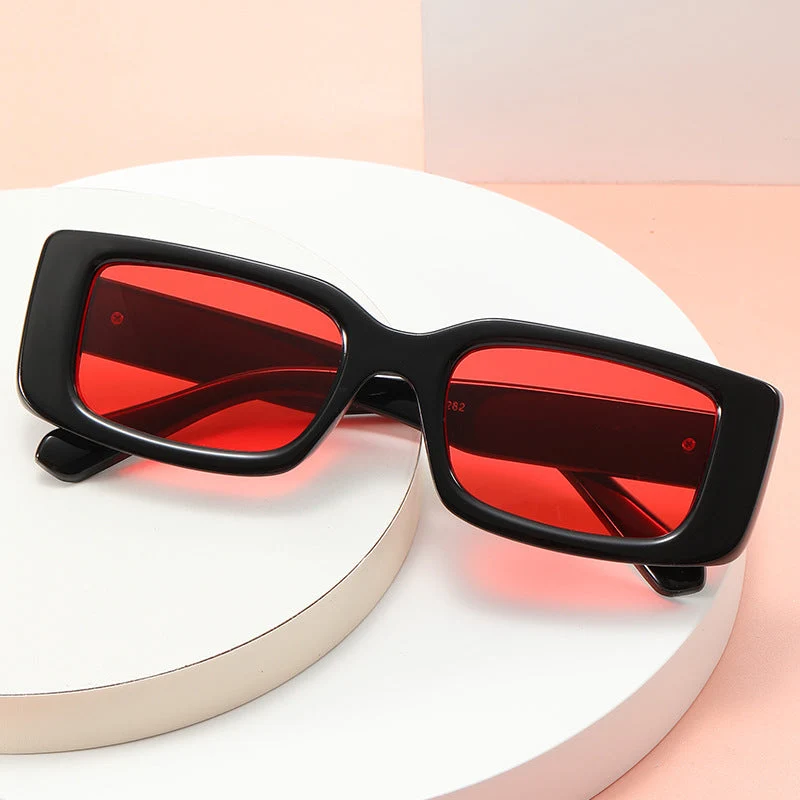 Dame Motek Solbrille med markant design Luvikno