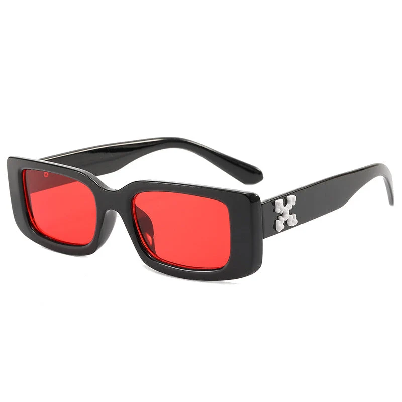 Dame Motek Solbrille med markant design Luvikno