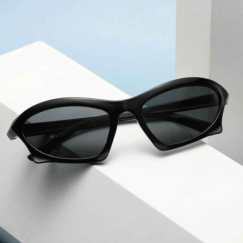Dame moteriktig solbrille med innovativ, ergonomisk ramme Luvikno