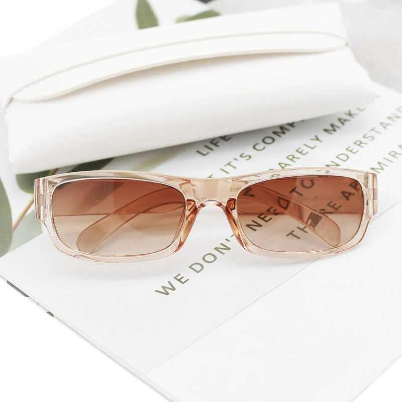 Dame moteriktig solbrille i stilrent rektangulært design Luvikno