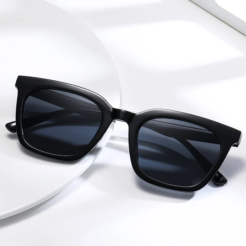 Dame moteriktig solbrille med kraftig dyremotiv Luvikno