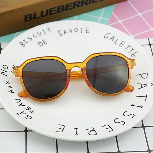 Dame moterik solbrille i elegant, åttekantet design Luvikno