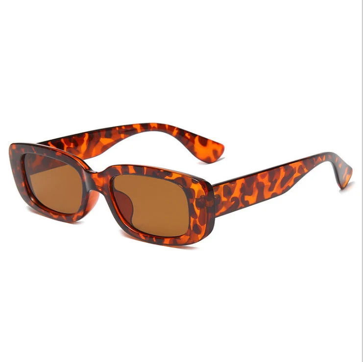 Dame moteriktig solbrille med trendy havskjell-design Luvikno