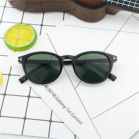 Dame moterik rund solbrille med elegant plastramme Luvikno