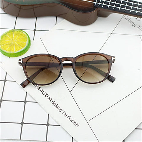 Dame moterik rund solbrille med elegant plastramme Luvikno