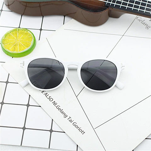 Dame moterik rund solbrille med elegant plastramme Luvikno