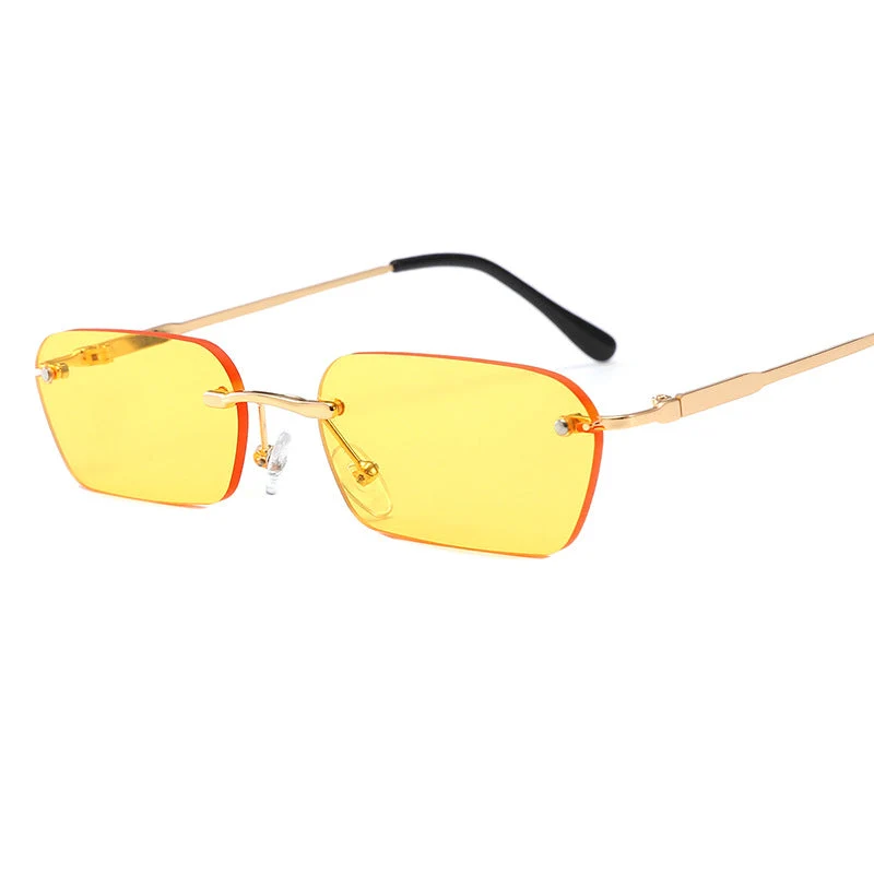Dame moteriktig rektangulær solbrille med luksuriøs metallramme Luvikno