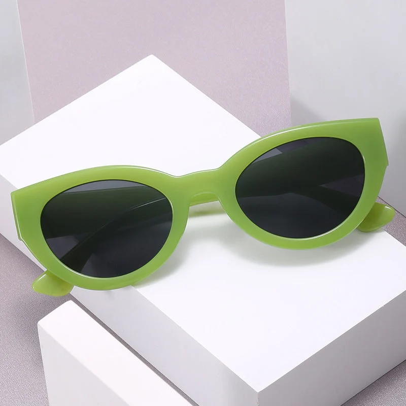 Dame moteriktig firkantet solbrille med speilende glass Luvikno