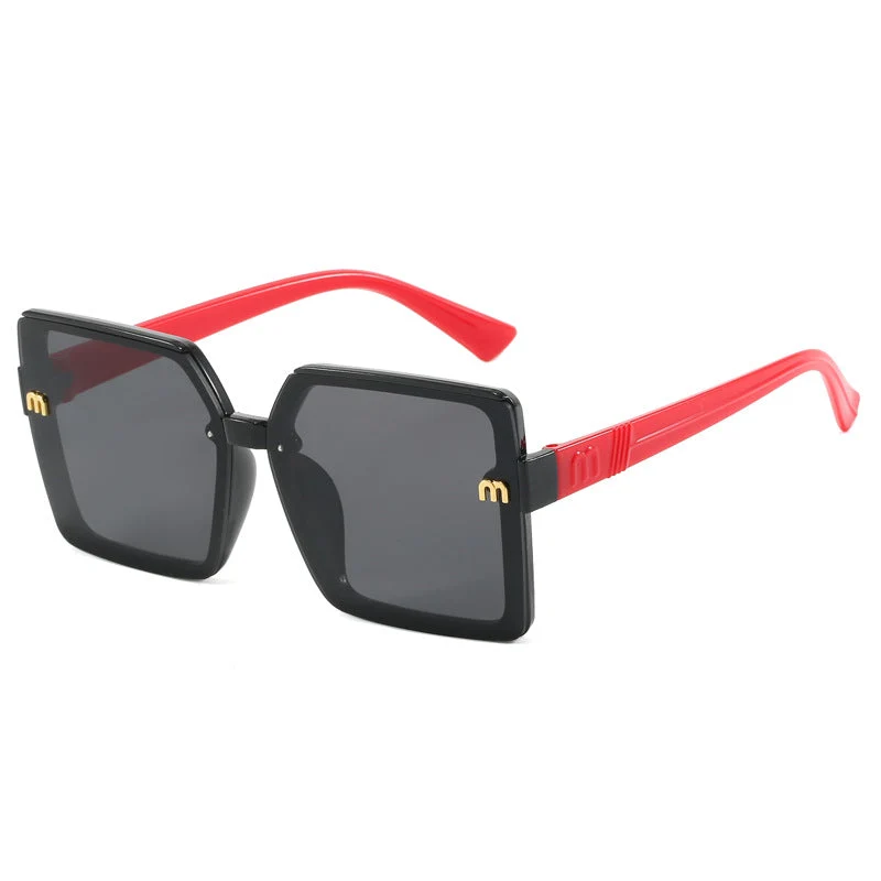 Dame moteriktig kvadratisk solbrille med speilende gradient Luvikno
