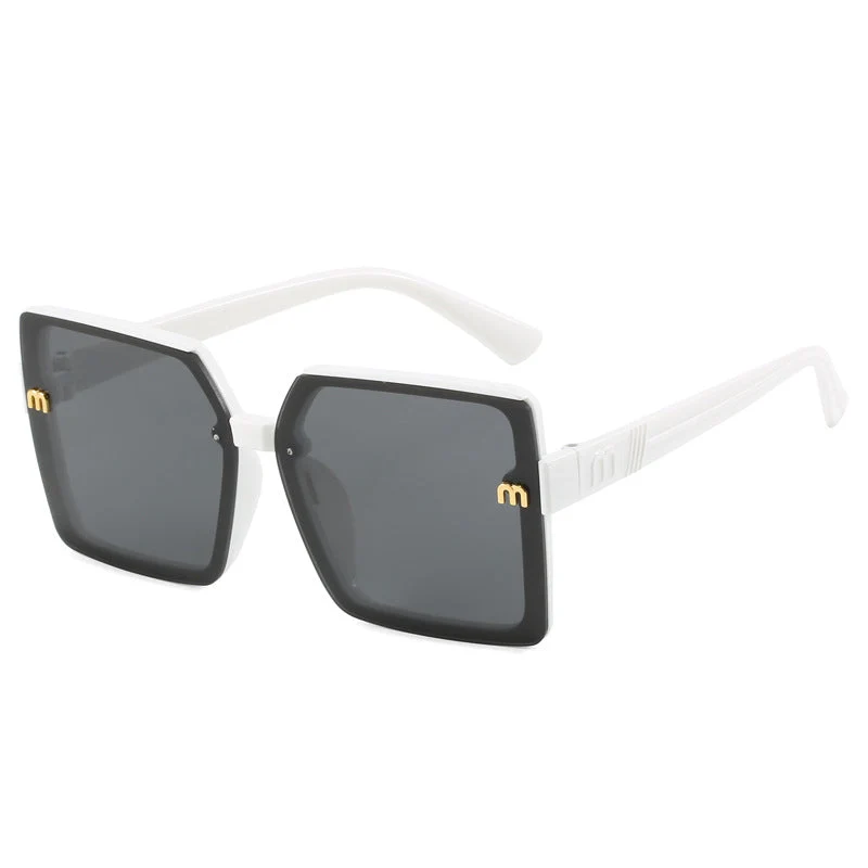 Dame moteriktig kvadratisk solbrille med speilende gradient Luvikno