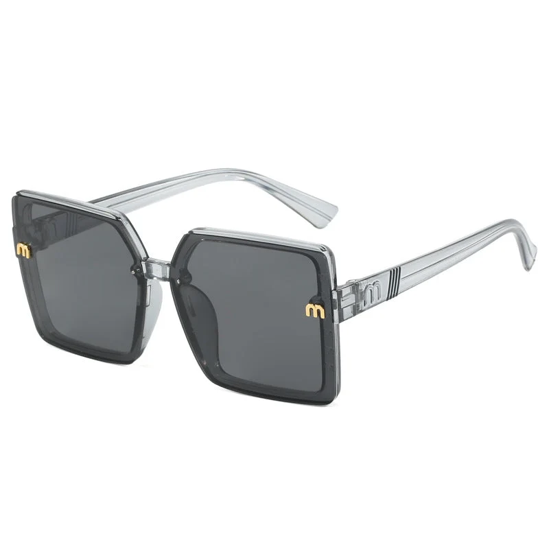 Dame moteriktig kvadratisk solbrille med speilende gradient Luvikno