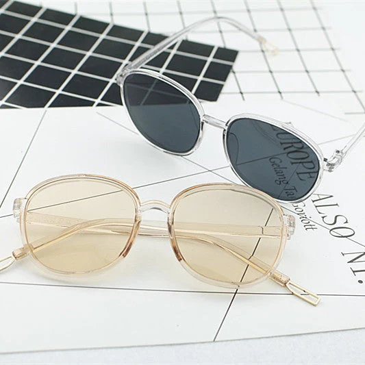 Dame moteriktig kvadratisk solbrille med gjennomsiktig ramme Luvikno