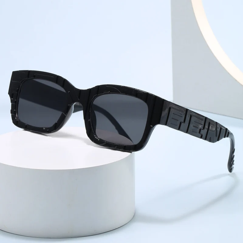Damer moteriktig firkantet solbrille med strukturert ramme og UV-beskyttelse Luvikno