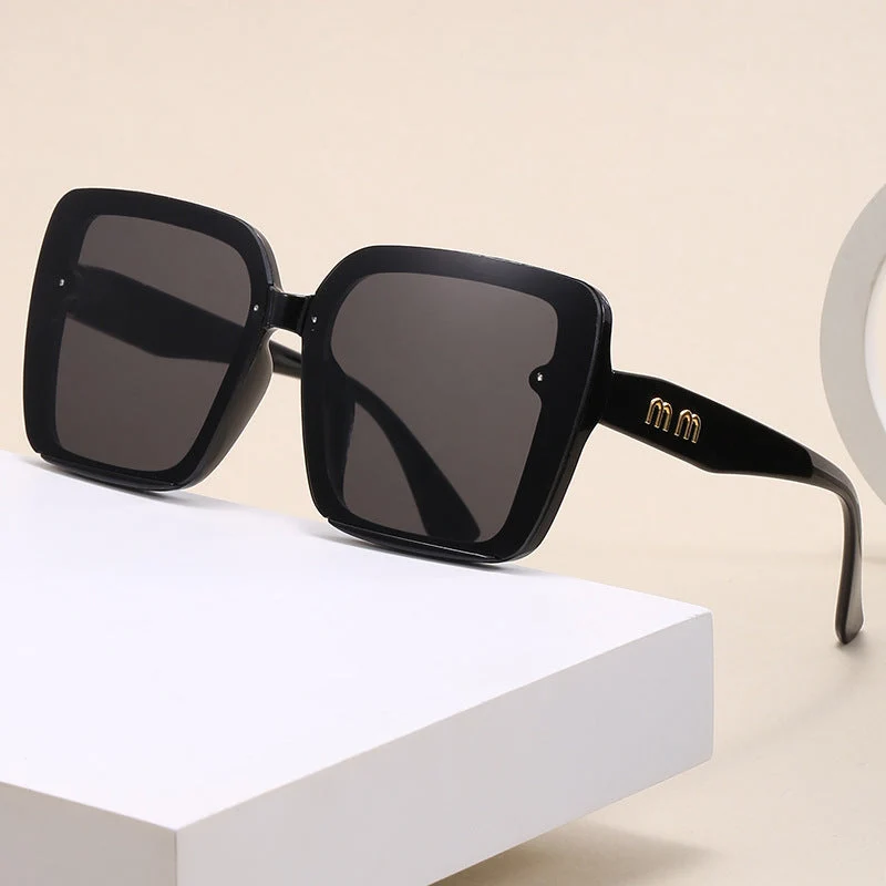 Dame moteriktig kvadratisk solbrille med gradientlinser Luvikno