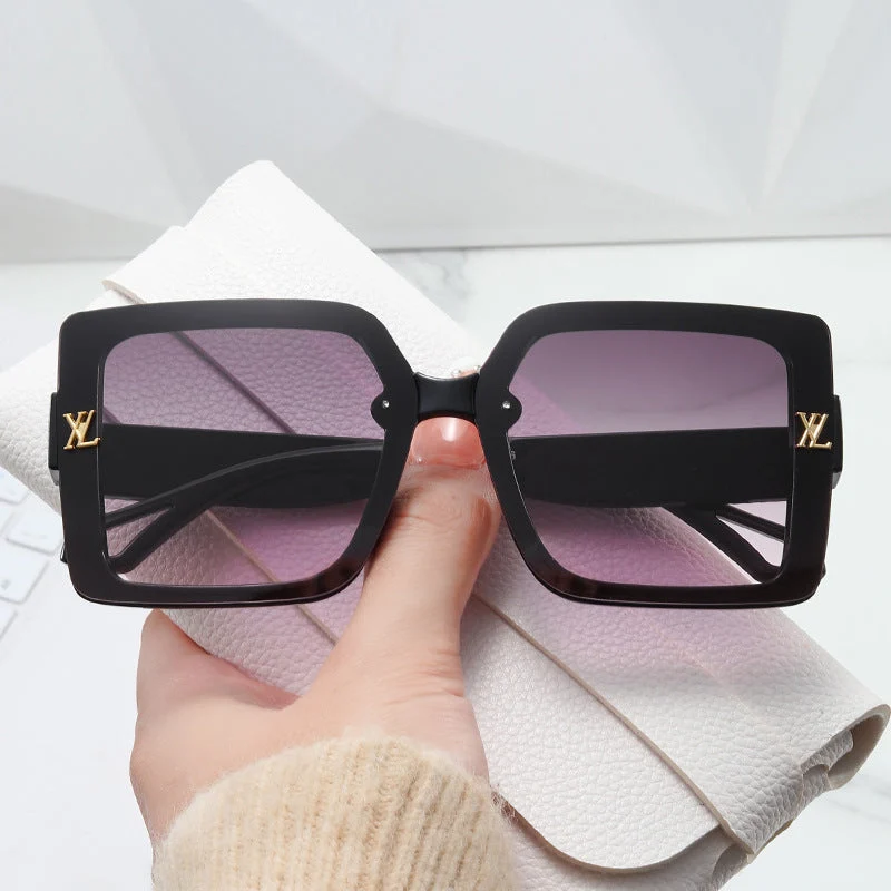 Damen moteriktig firkantet solbrille med elegant design Luvikno