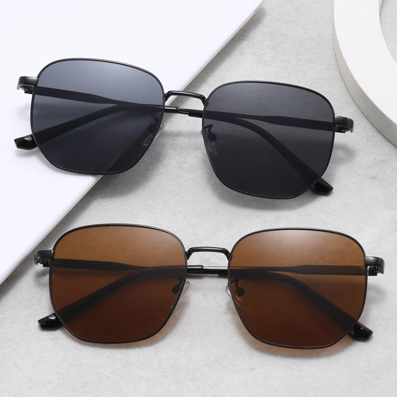 Dame moteriktig firkantet brille med lett metallramme Luvikno