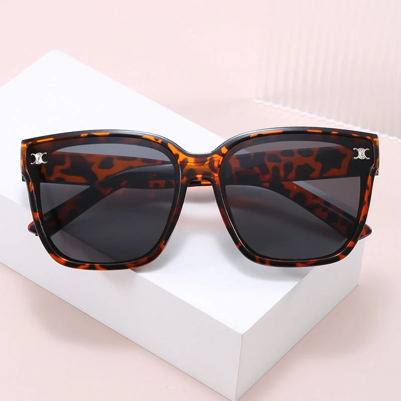 Dame moteriktig oversized solbrille med rhombiske glass Luvikno