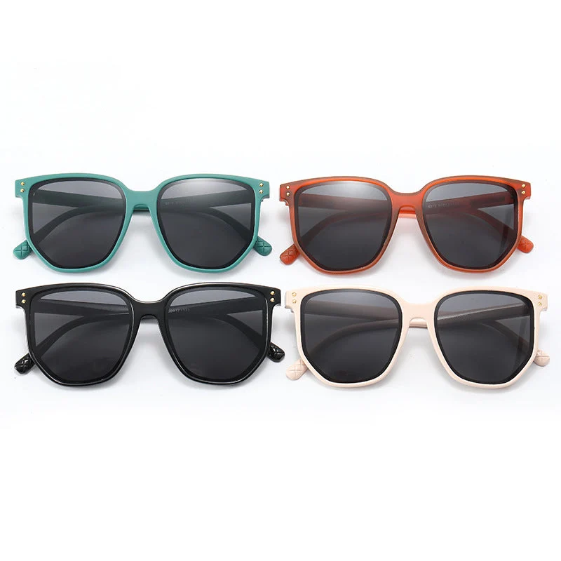 Dame moteriktig oversized solbrille med robust plastramme Luvikno