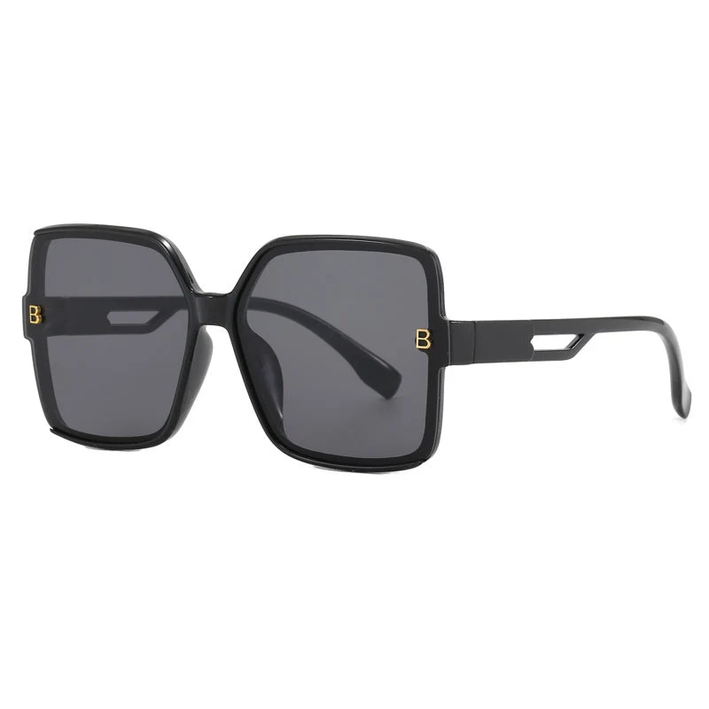 Dame moteriktig oversized solbrille med ekstravagante aksenter Luvikno