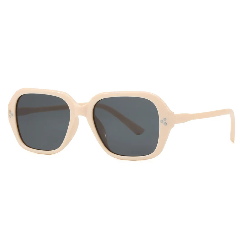 Dame moteriktig oversized solbrille i elegant design Luvikno