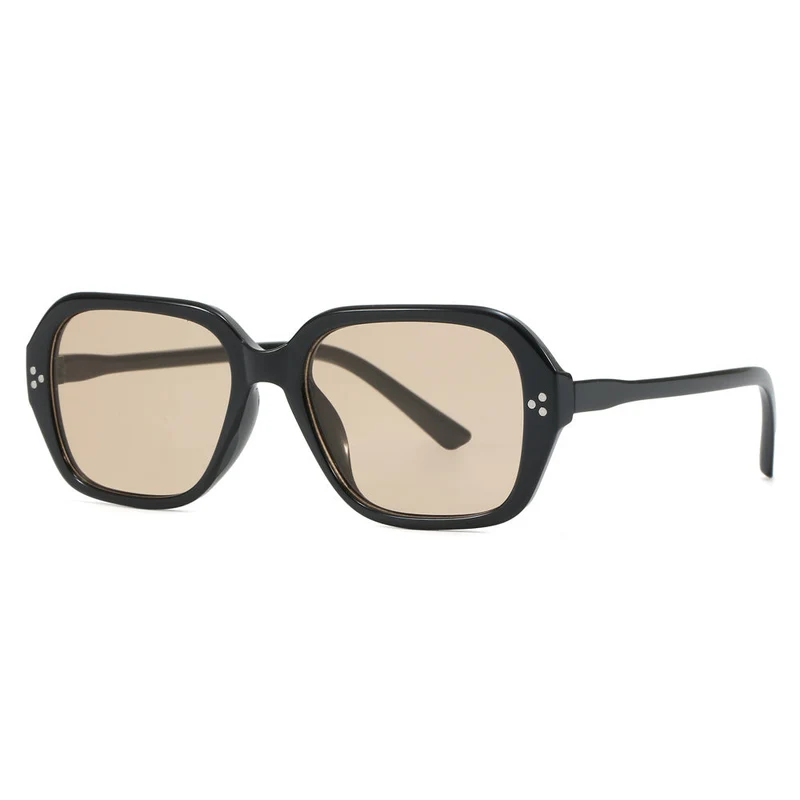 Dame moteriktig oversized solbrille i elegant design Luvikno