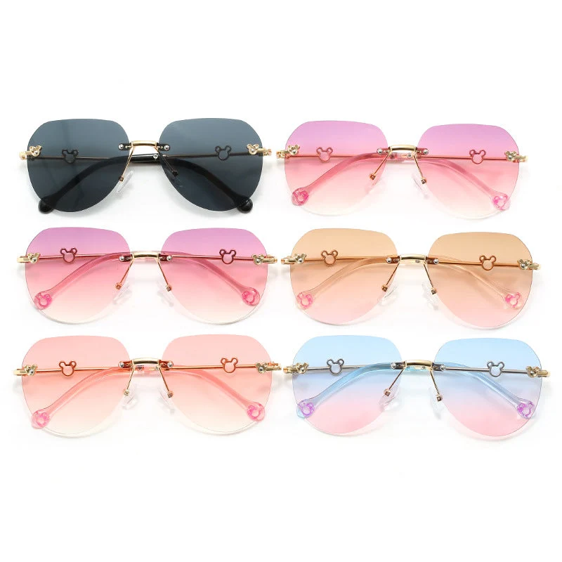Dame lett geometrisk solbrille med unik ramme og speilede glass Luvikno