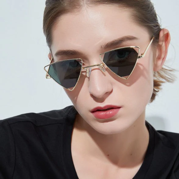 Dame geometrisk solbrille med elegant metallramme Luvikno