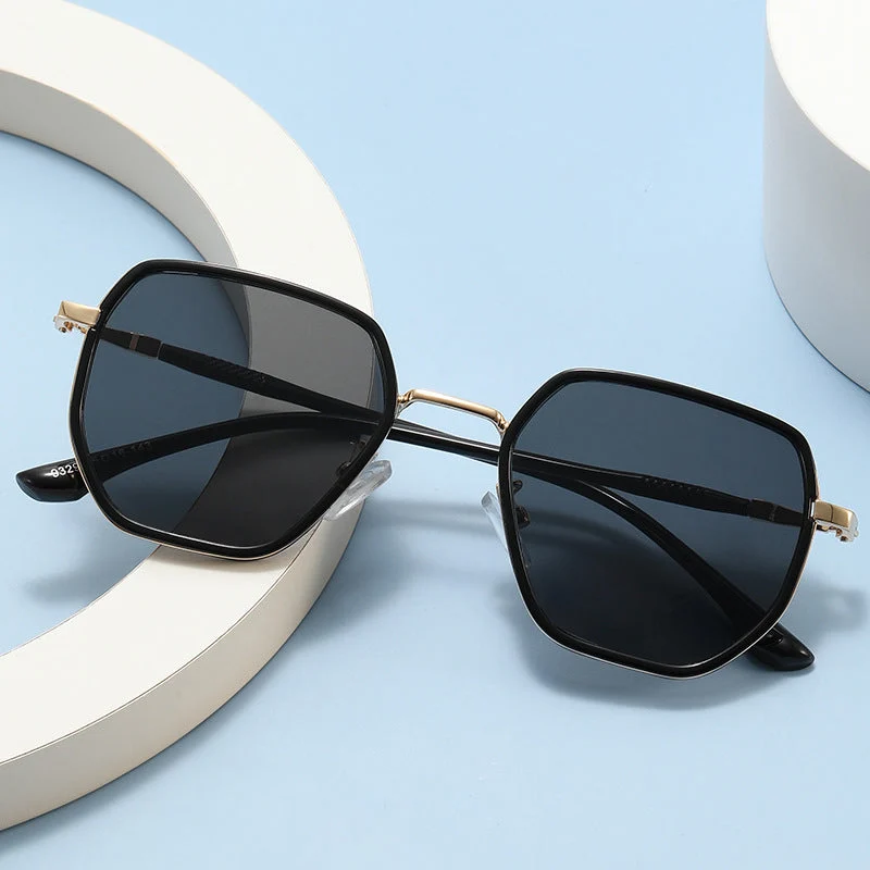 Dame geometrisk solbrille med elegant glassdesign Luvikno