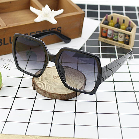 Dame ekstravagant kvadratisk solbrille med unikt design Luvikno