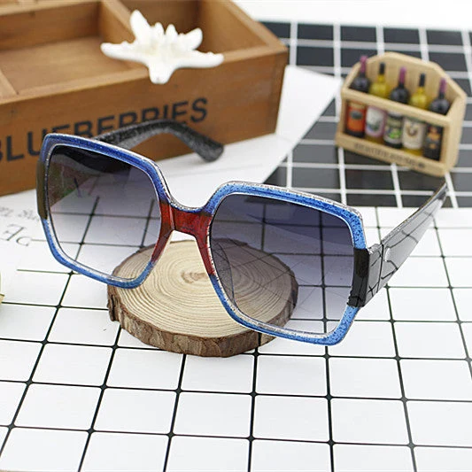 Dame ekstravagant kvadratisk solbrille med unikt design Luvikno