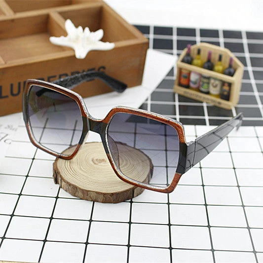 Dame ekstravagant kvadratisk solbrille med unikt design Luvikno